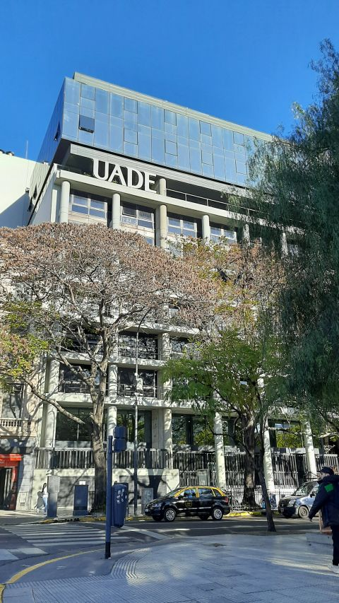 Sede del AWS Community Day Argentina 2024 en la Universidad Argentina de la Empresa (UADE)